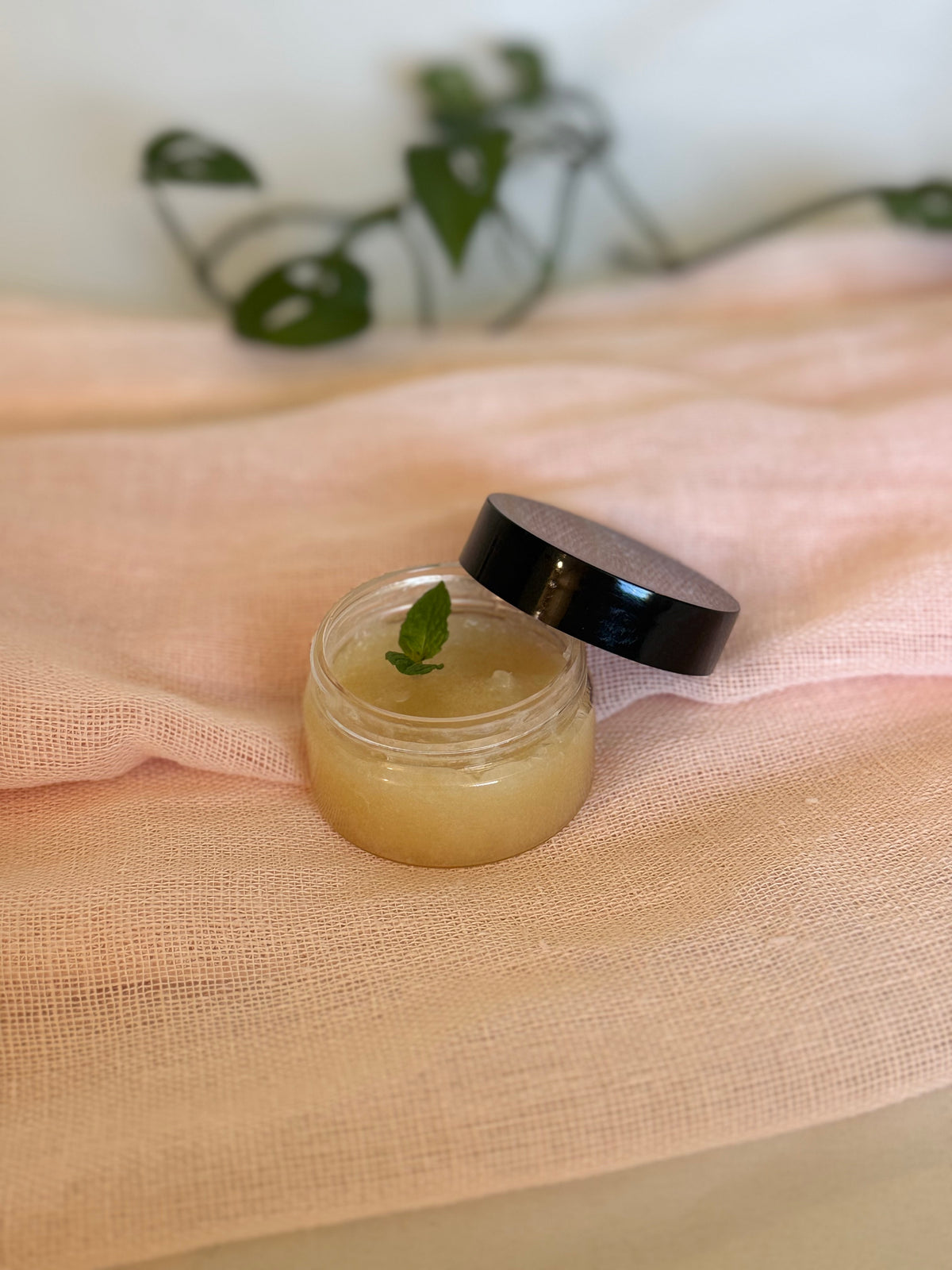 Honeymint Kiss Lip Scrub